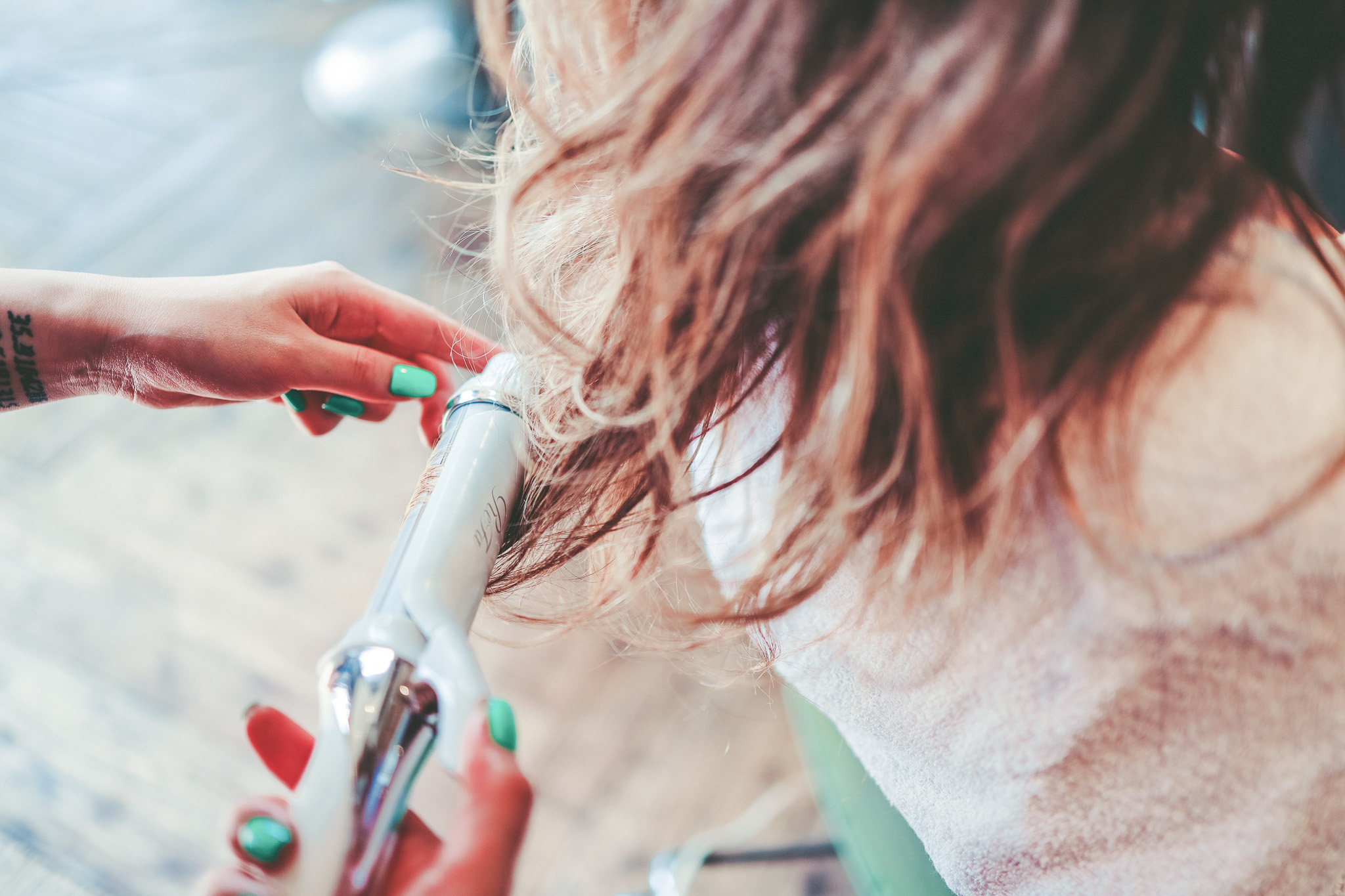 スタイリング中の女性